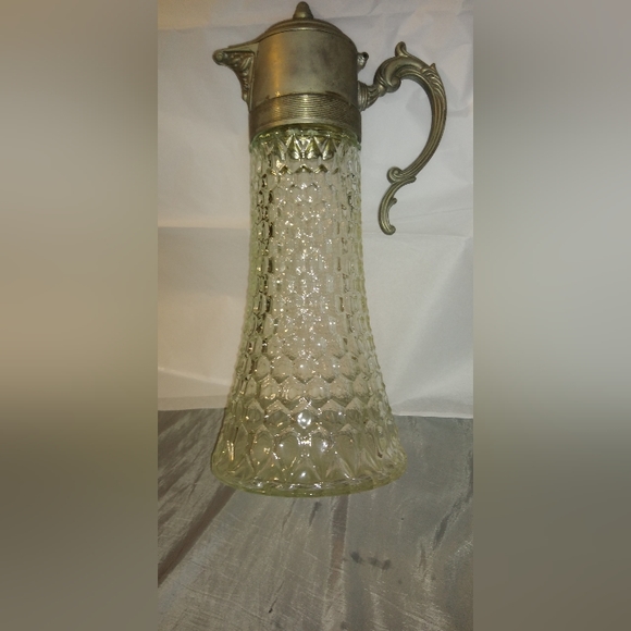 Vintage glass beverage Pitcher - Picture 7 of 12